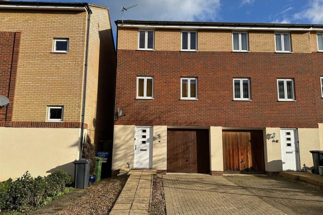 Osier Avenue, Peterborough PE7 3 bed end of terrace house for sale