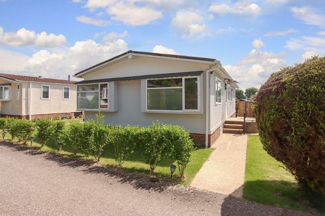 Coppice Farm Park, Tring 2 bed park home for sale