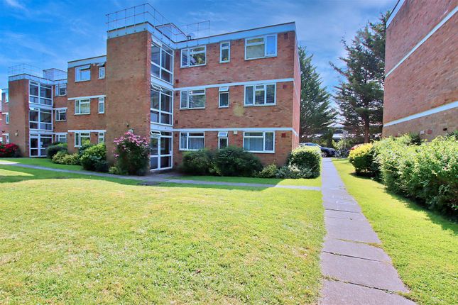 Holt Close, Elstree 2 bed flat for sale
