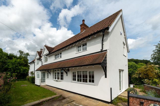 5 bed detached house