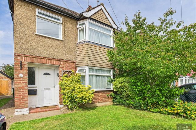 Winton Crescent, Croxley Green... 3 bed semi