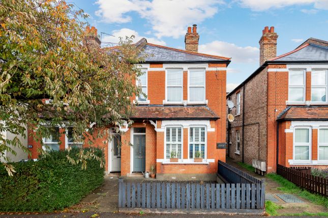 Tolworth Park Road, Surbiton KT6 2 bed maisonette for sale