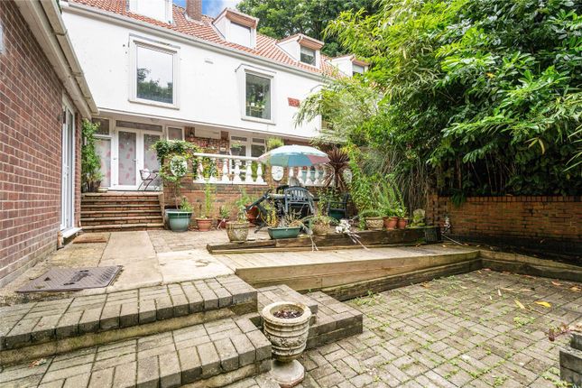 8 bedroom detached house for sale