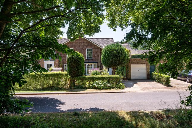 5 bedroom semi-detached house for sale