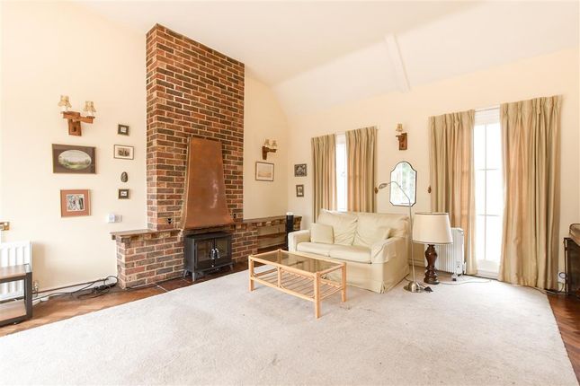 4 bed link detached house