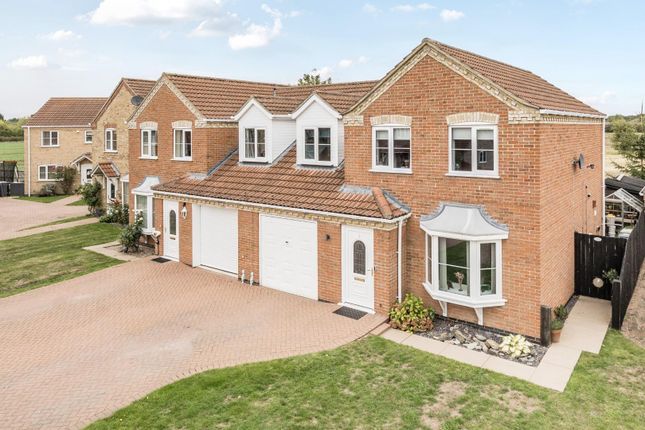 Horseshoe Close, Tattershall, Lincoln 3 bed semi