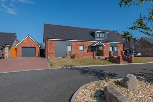 Hunters Moon Close, Wootton Bridge, Ryde 4 bed detached bungalow for sale