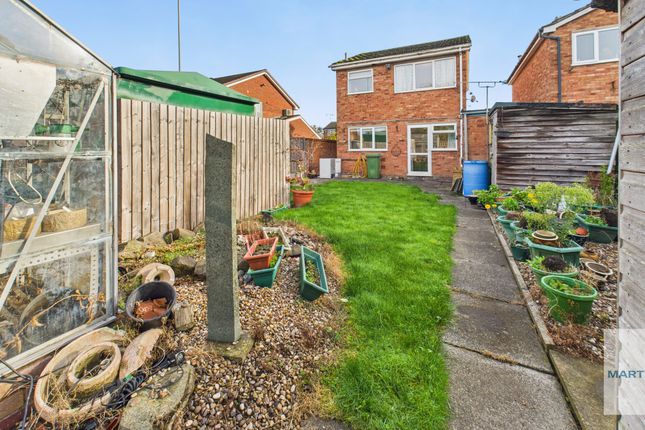 3 bed link detached house