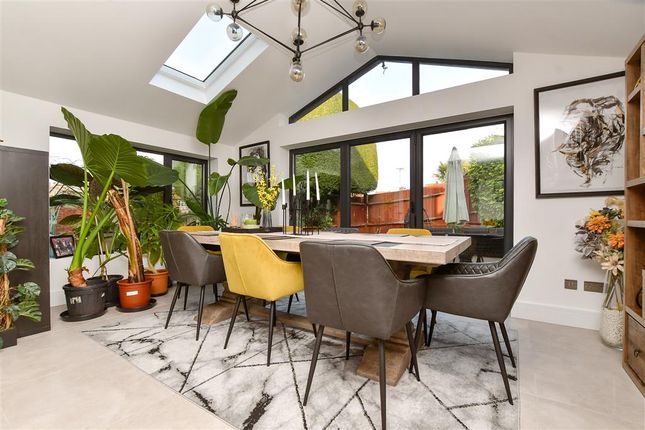 Woodcote Grove Road, Coulsdon, Surrey 4 bed detached house for sale
