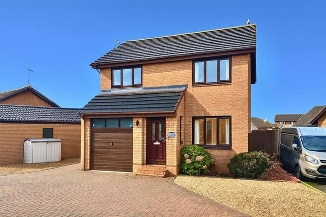 Logan Drive, Troon KA10 3 bed detached villa for sale