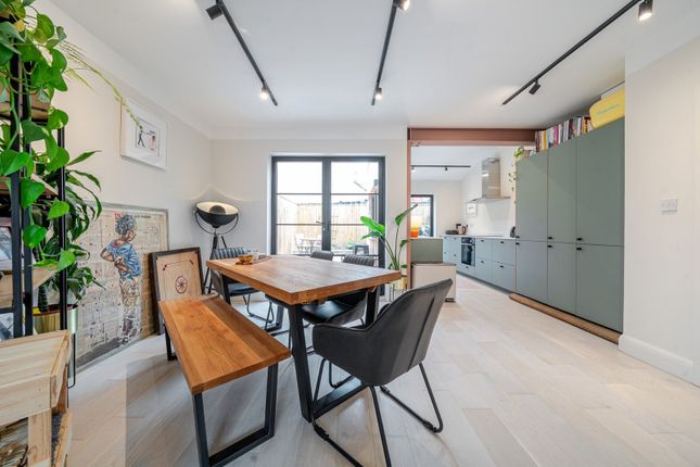 Seely Road, London, SW17 3 bed terraced house for sale