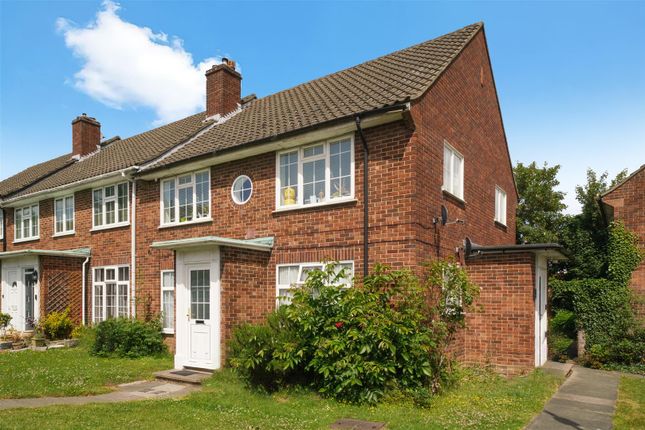 Elms Lane, Wembley 2 bed maisonette for sale