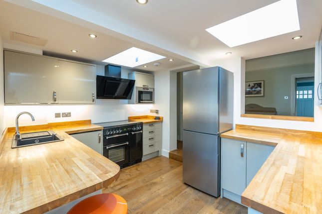 Leslie Road, Pixham, Dorking 2 bed terraced house for sale