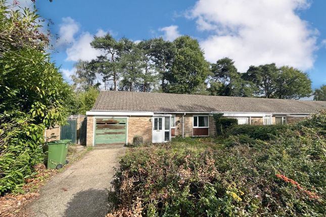 Freshwood Drive, Yateley GU46 2 bed bungalow for sale