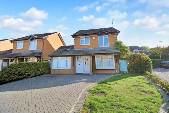 Griffon Close,  Farnborough, GU14 4 bed detached house for sale