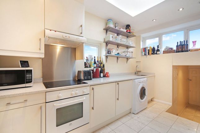 Gartmoor Gardens, London SW19 2 bed apartment for sale