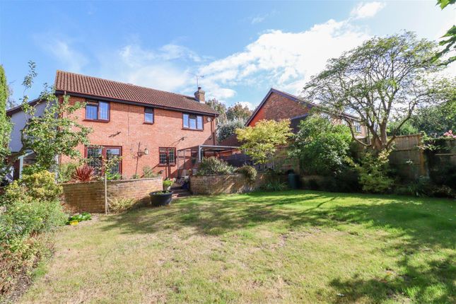 Browning Road, Fleet GU52 5 bed detached house for sale