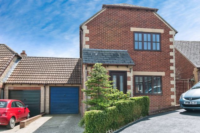 3 bedroom link detached house for sale