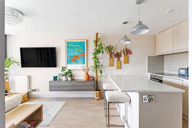 College Court, Pembroke Road... 1 bed apartment for sale