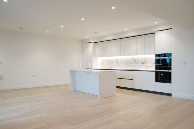 3 bedroom flat for sale