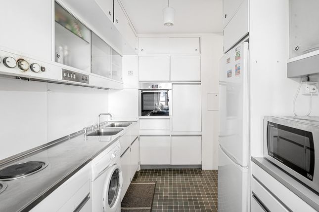 Barbican, London, EC2Y 2 bed flat for sale