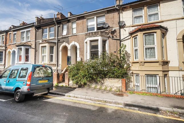 3 bedroom flat for sale