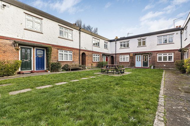 4a Bromley Road, Beckenham, BR3 3 bed apartment for sale