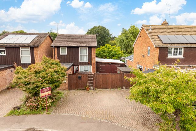 Kitsmead, Crawley RH10 3 bed detached house for sale