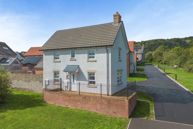 Midsummer Road, Pontrhydyrun, Cwmbran 3 bed detached house for sale
