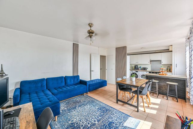 Guildiford Road, Stockwell, London, SW8 2 bed flat for sale