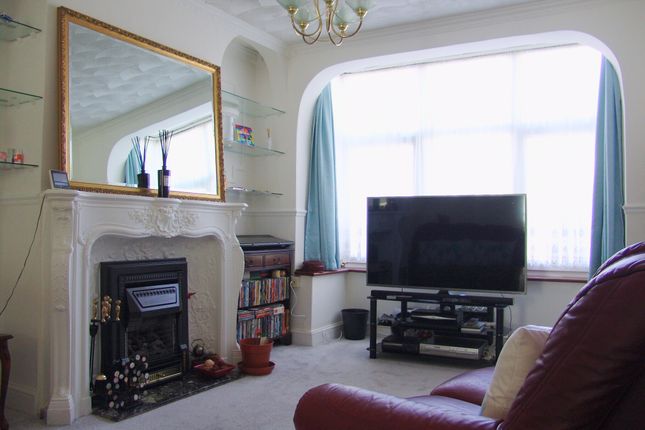 Tinto Road, London E16 3 bed terraced house for sale