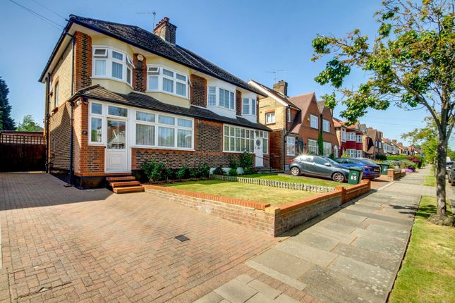 Chanctonbury Way, London, N12 3 bed semi