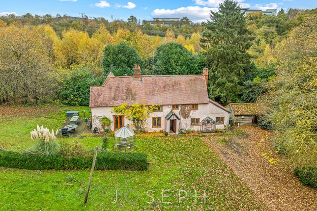 5 bed detached house