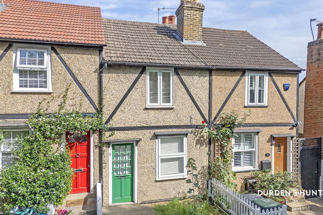 Lower Road, Loughton, IG10 2 bed terraced house for sale