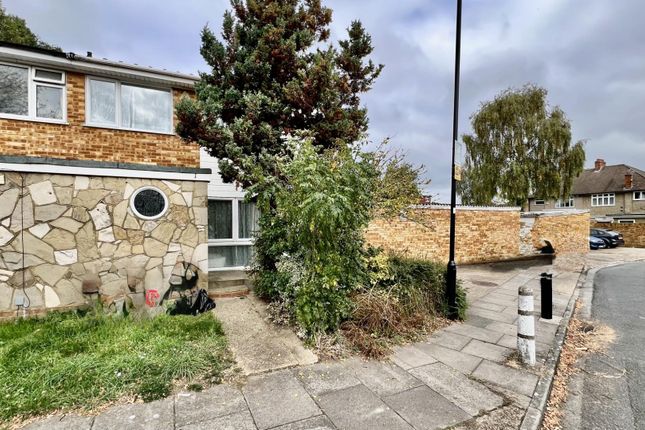 Chichester Way, Feltham TW14 3 bed end of terrace house for sale