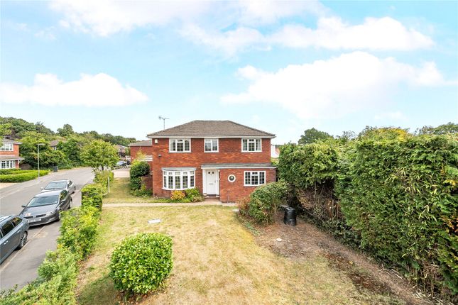 Cooper Road, Surrey GU20 4 bed detached house for sale