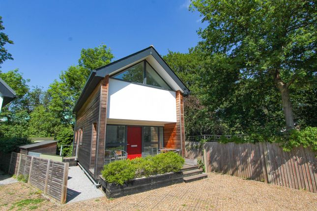 2 bed detached house