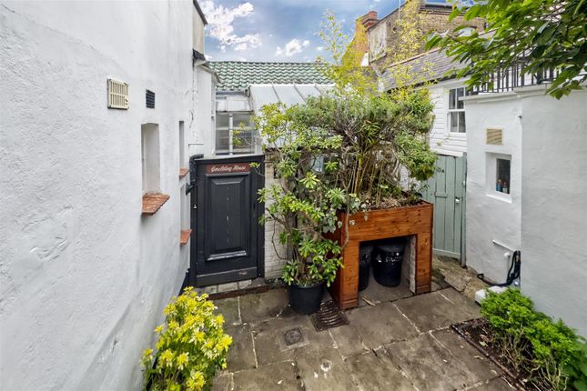 Golden Yard, Hampstead Village, NW3 2 bed house for sale