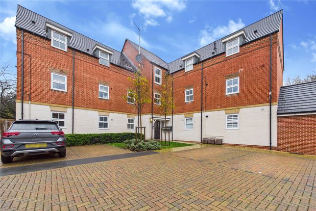 Hutton Close, Newbury, Berkshire, RG14 2 bed apartment for sale