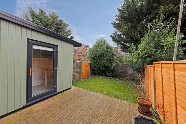 Cornwall Gardens, NW10 2 bed flat for sale