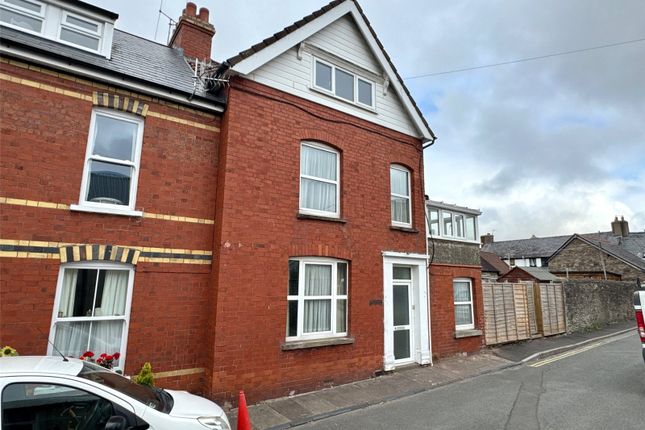 6 bedroom end of terrace house for sale