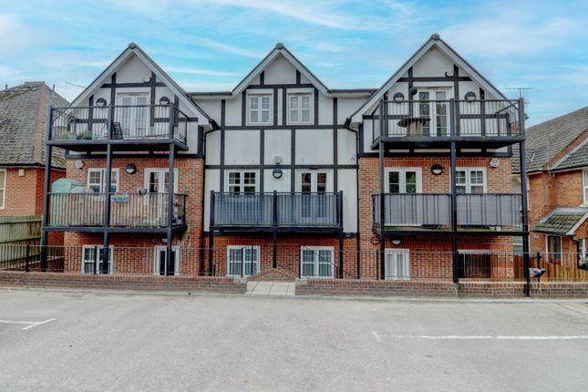 Woodley Court, High Wycombe HP12 2 bed duplex for sale