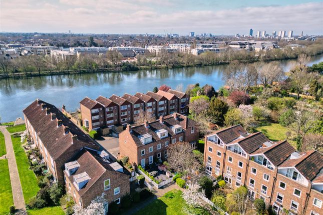 Chiswick Staithe, Chiswick, W4 4 bed townhouse for sale