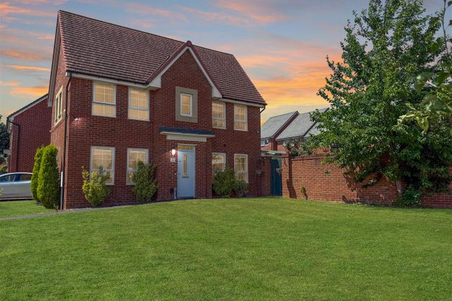 Woodwhite Way, Hemel Hempstead HP2 3 bed detached house for sale