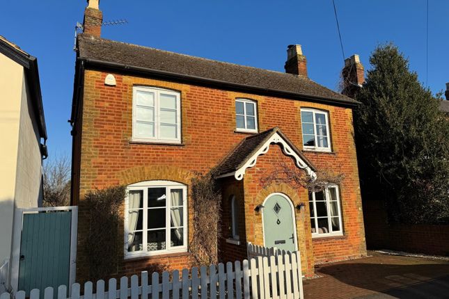 Crown Street, Egham, Surrey, TW20 3 bed detached house for sale