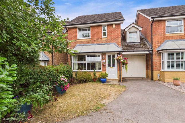 3 bed link detached house