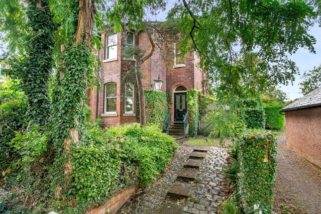 4 bedroom end of terrace house for sale