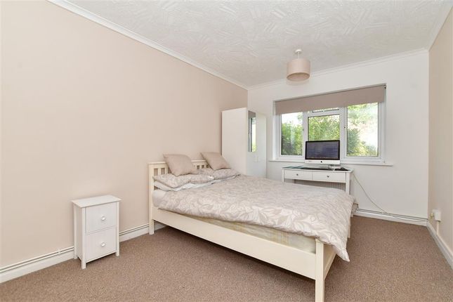 Eastern Avenue East, Romford, Essex 2 bed ground floor maisonette for sale