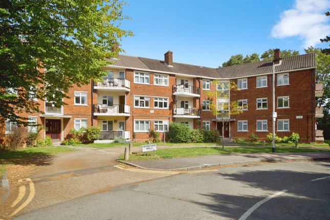 3 bedroom flat for sale
