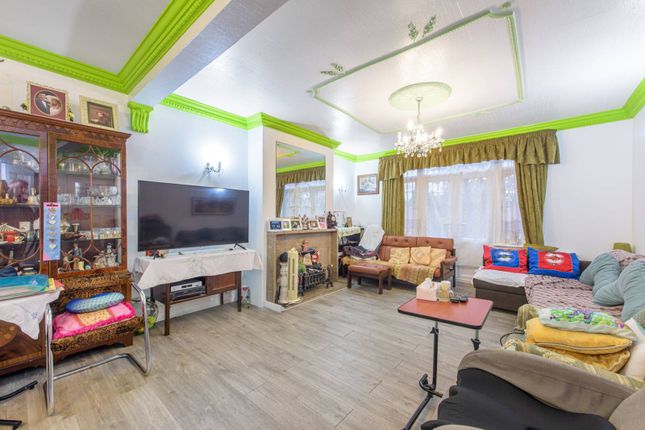 Powys Lane, Southgate, London, N13 5 bed semi